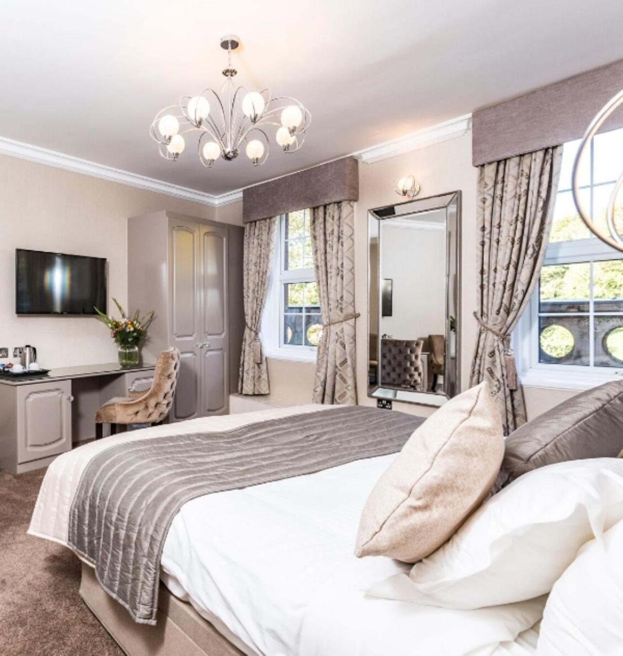 Borough Arms Hotel Ньюкасл-андер-Лайм Экстерьер фото