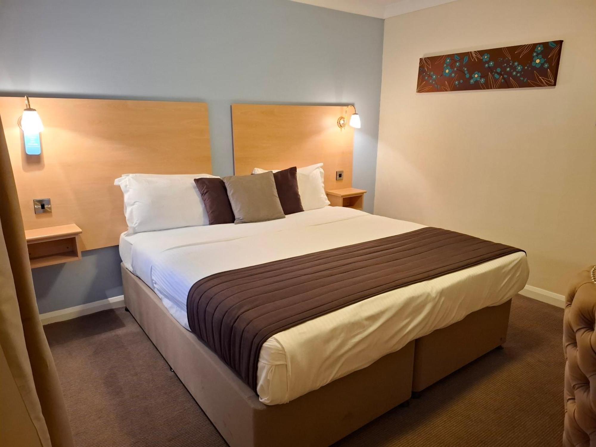 Borough Arms Hotel Ньюкасл-андер-Лайм Экстерьер фото