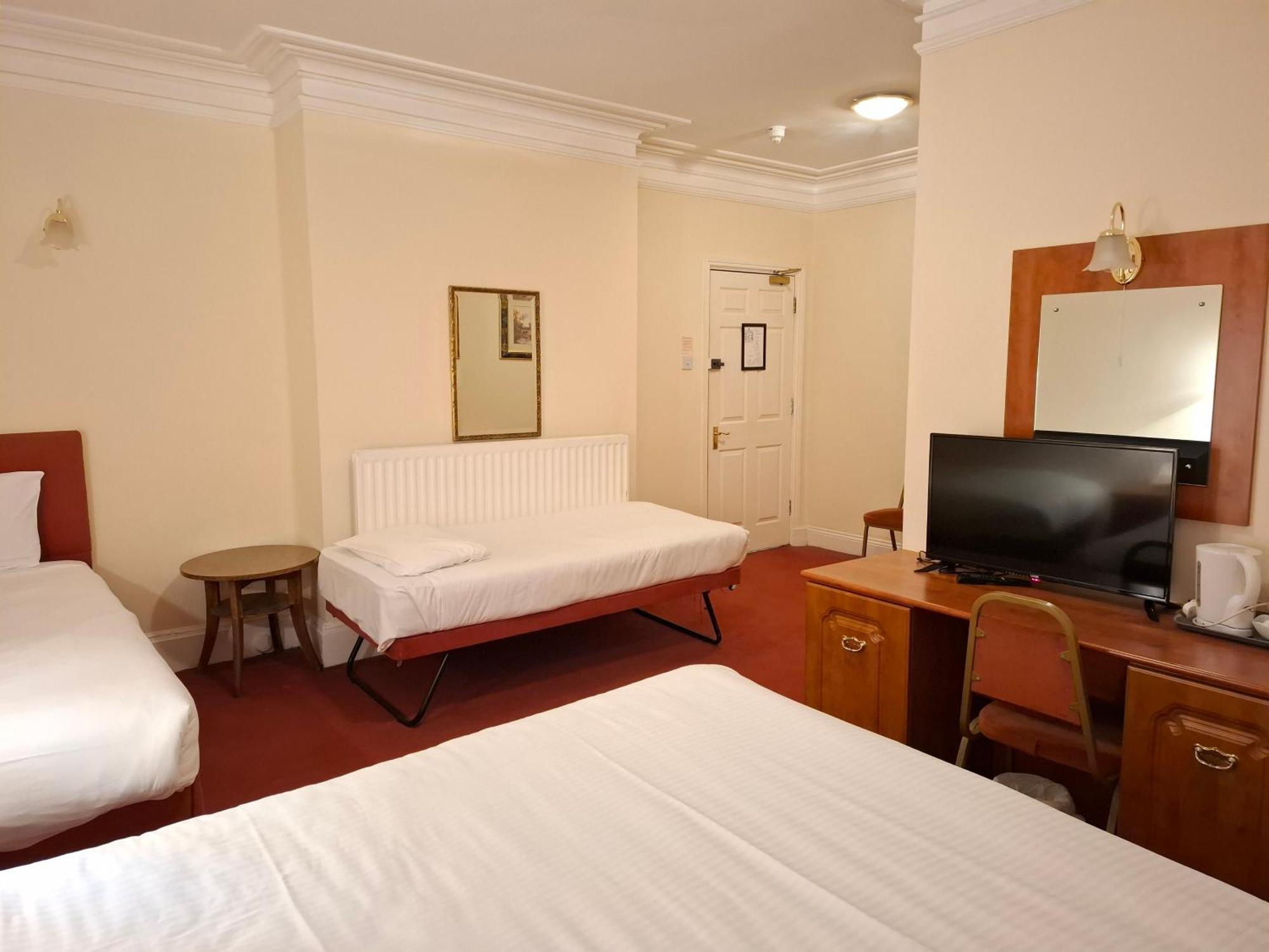 Borough Arms Hotel Ньюкасл-андер-Лайм Экстерьер фото