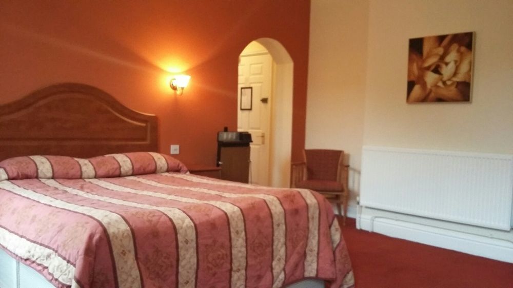 Borough Arms Hotel Ньюкасл-андер-Лайм Экстерьер фото
