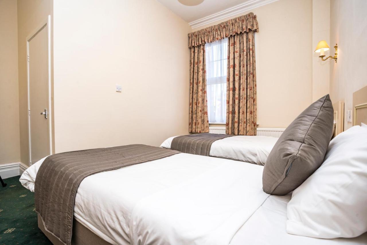 Borough Arms Hotel Ньюкасл-андер-Лайм Экстерьер фото