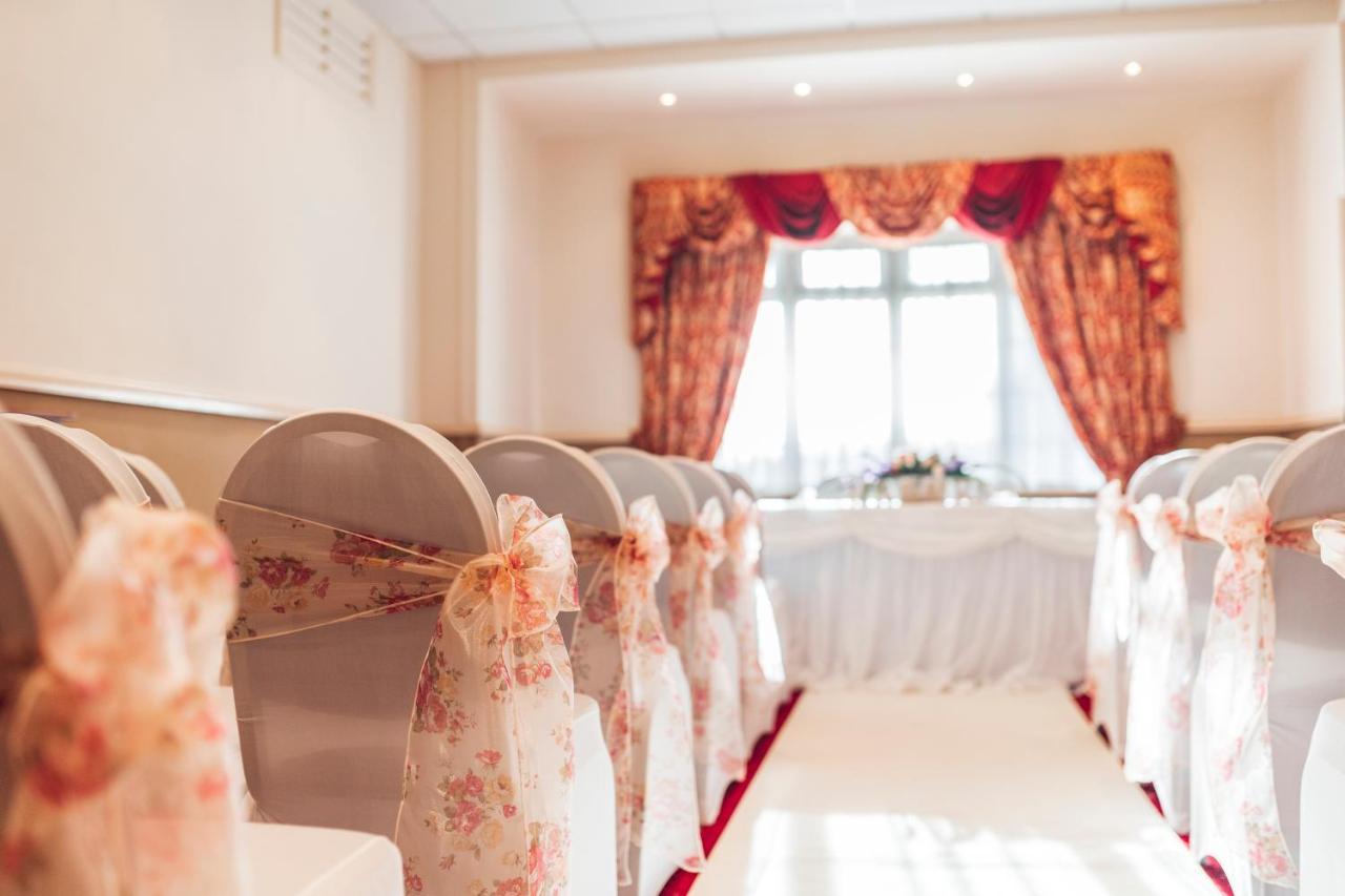 Borough Arms Hotel Ньюкасл-андер-Лайм Экстерьер фото